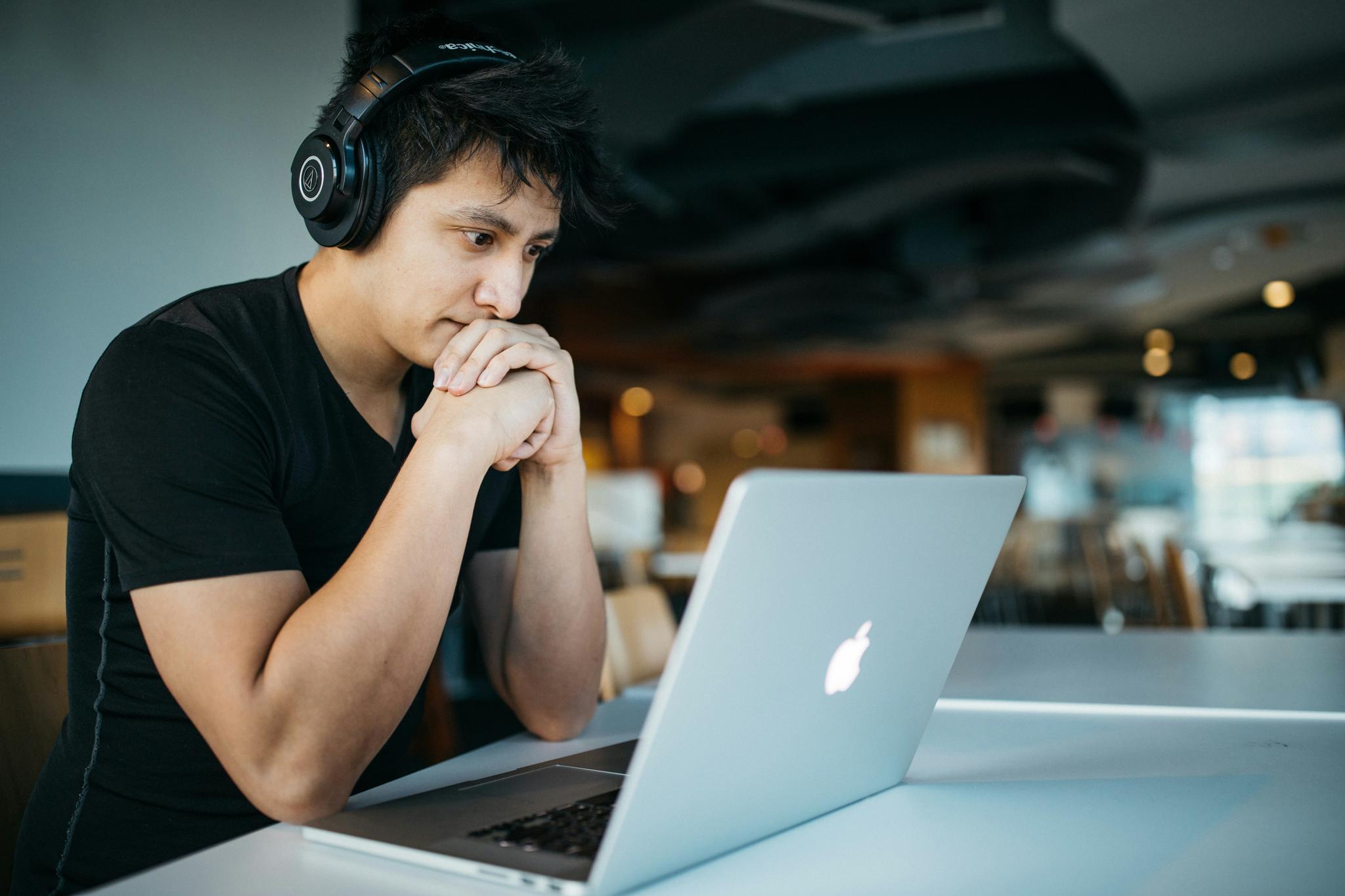 100% LinkedIn : Checklist ultime pour automatiser et scaler vos leads B2B avec l’IA en 2029 ✅