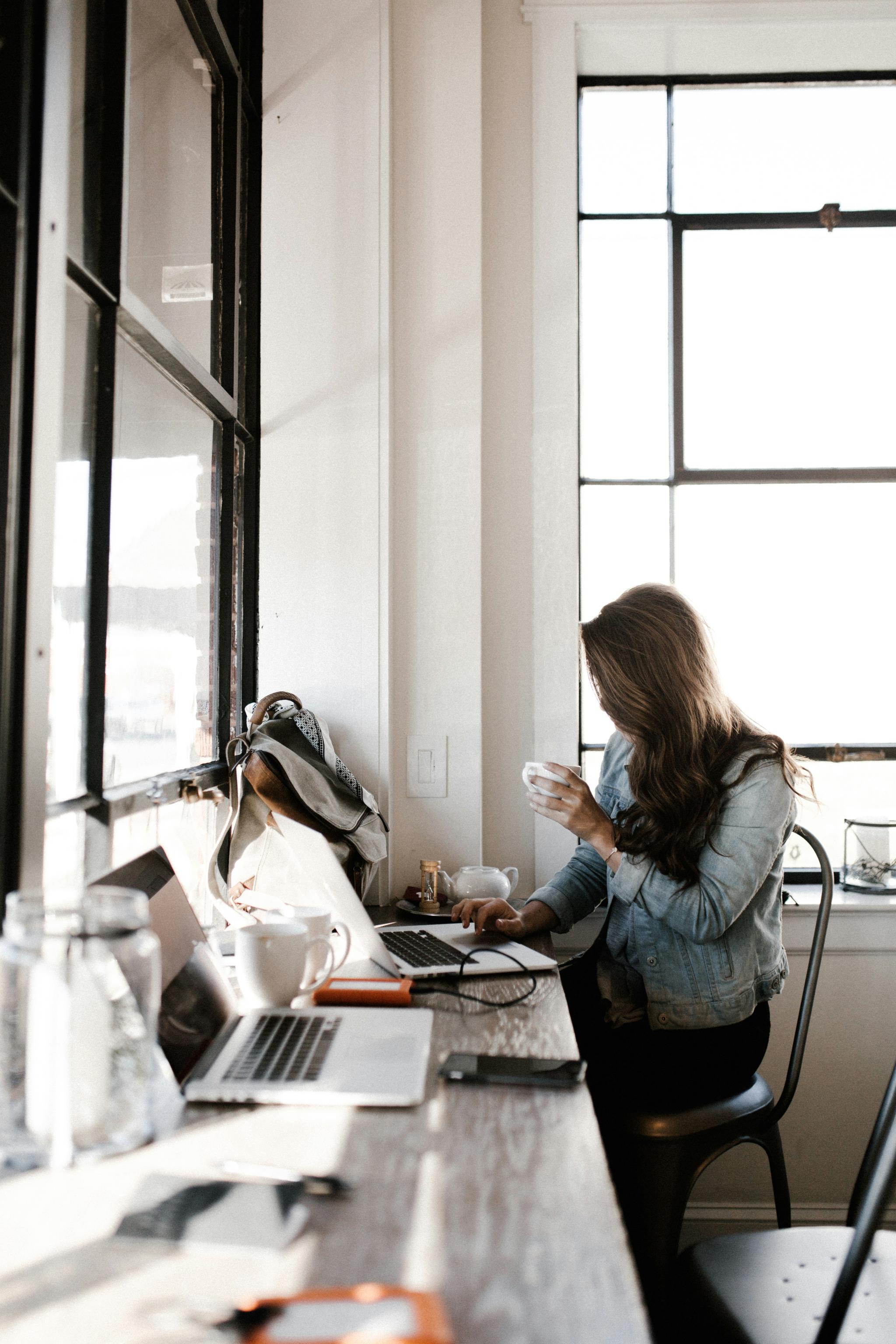 Stratégie multicanale sur LinkedIn : générer des leads et convertir efficacement