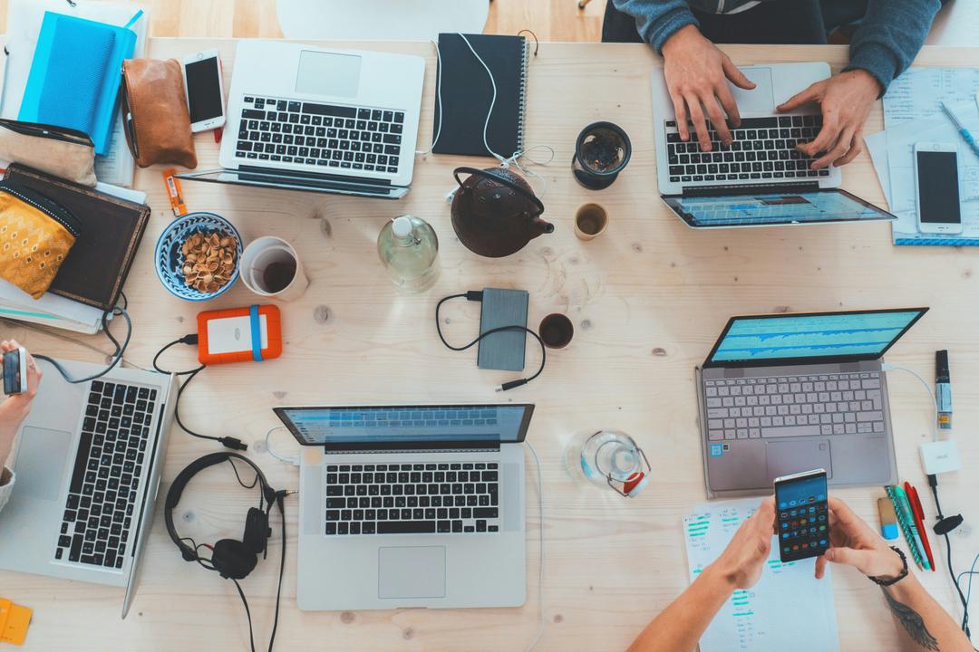 Comment combiner LinkedIn + Email + IA pour une prospection B2B multicanal en 2029 📧🤖