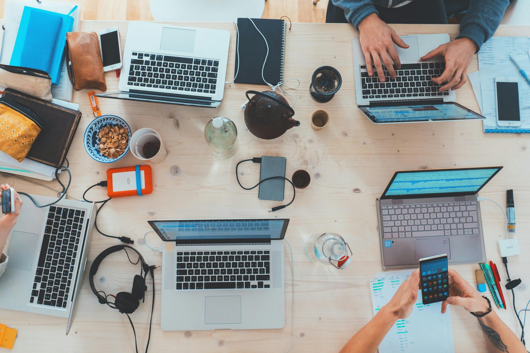Comment combiner LinkedIn + Email + IA pour une prospection B2B multicanal en 2029 📧🤖