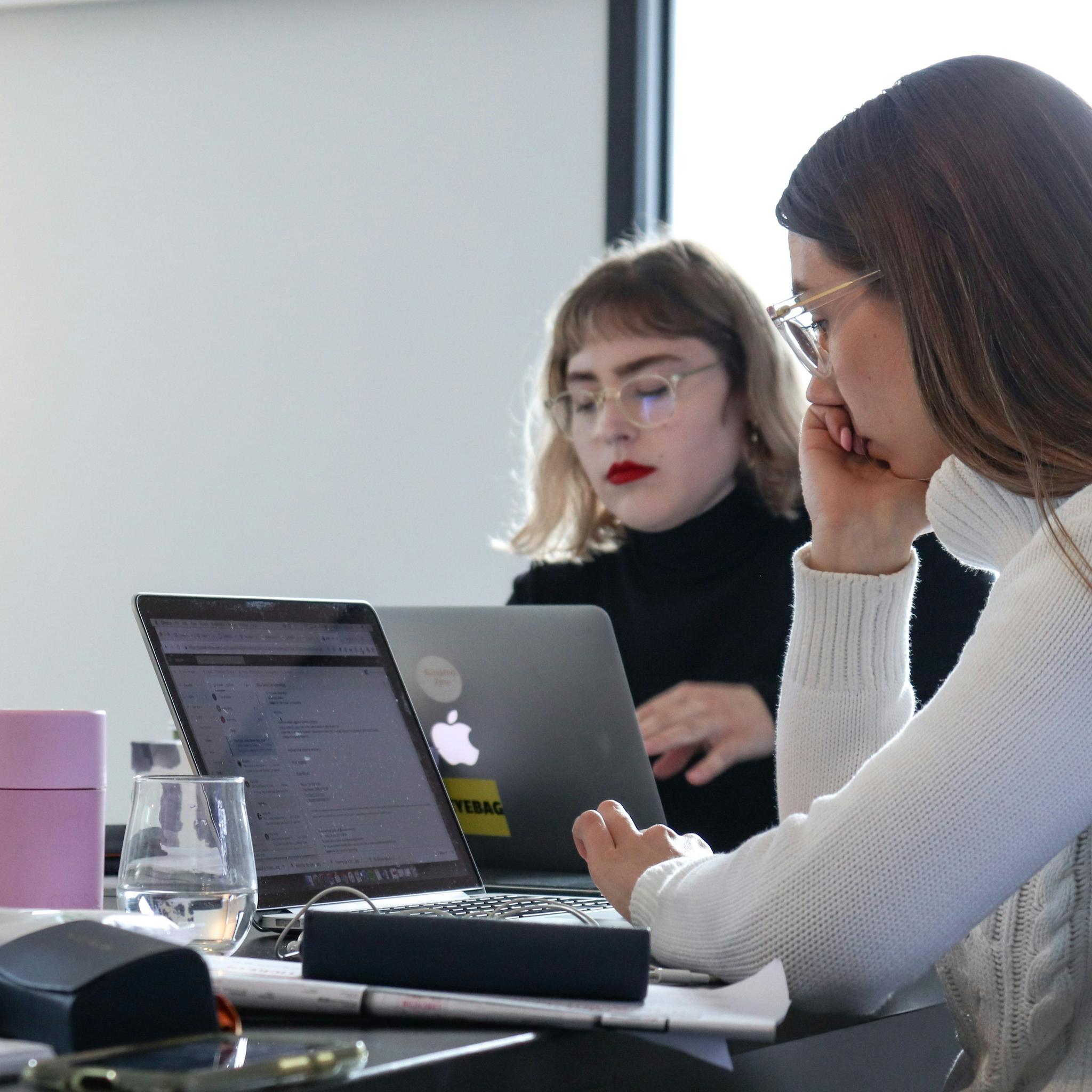 Prospection B2B 2031 : Analyse avancĂ©e des canaux et ROI par persona đ