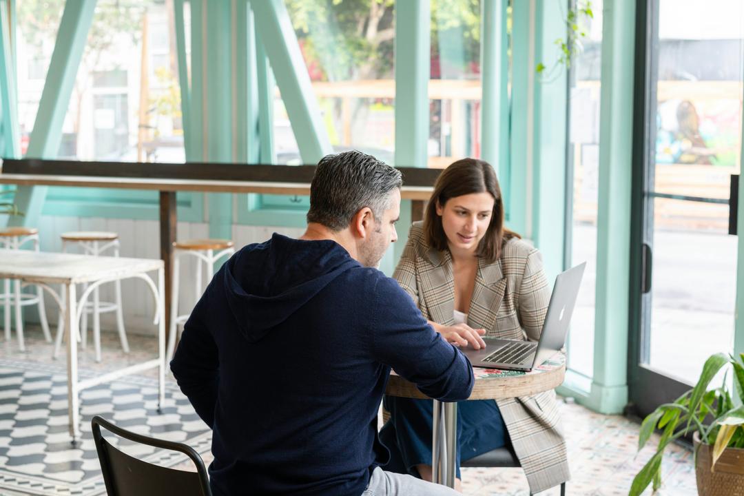 LinkedIn + IA : Prospection B2B par rôle, secteur et type d’entreprise