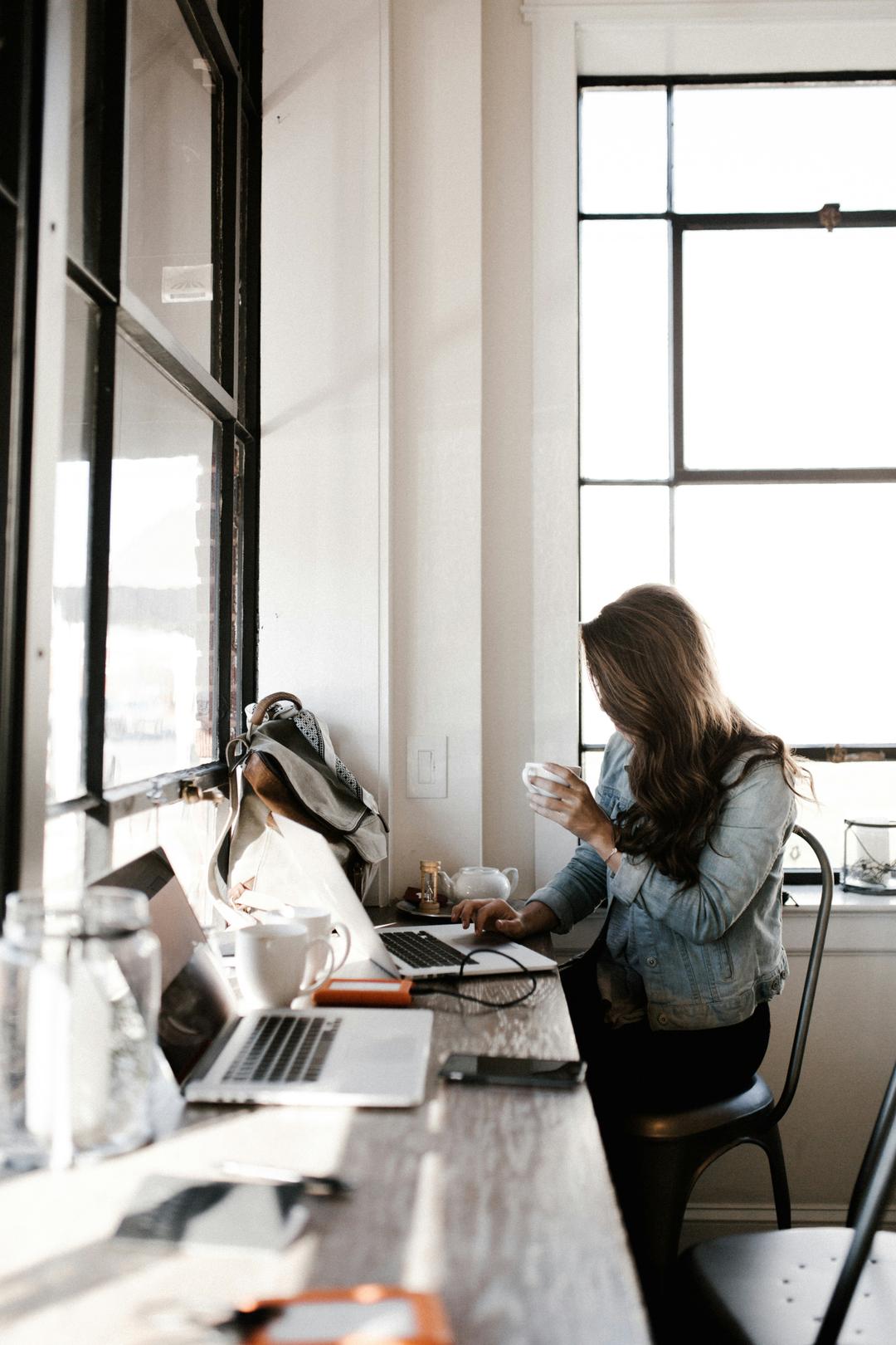 Stratégie multicanale sur LinkedIn : générer des leads et convertir efficacement